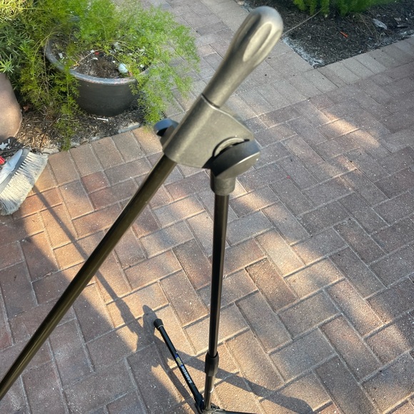 Samson Tripod Microphone Stand With Microphone Holder - Picture 5 of 9